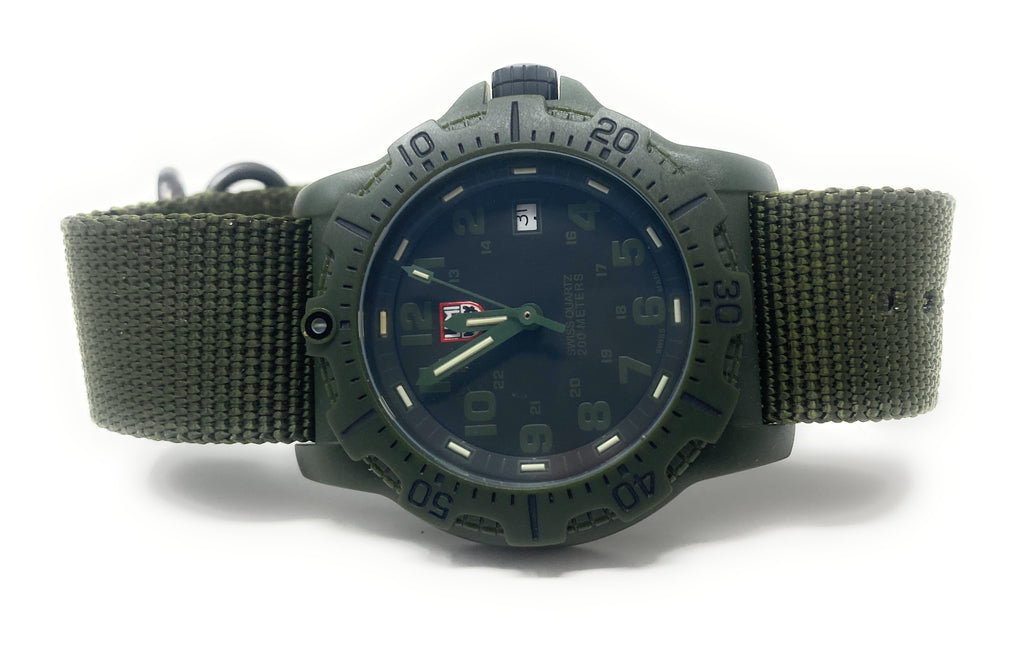 Male Swiss Luminox 8800 175 MSRP "Wristwatch"