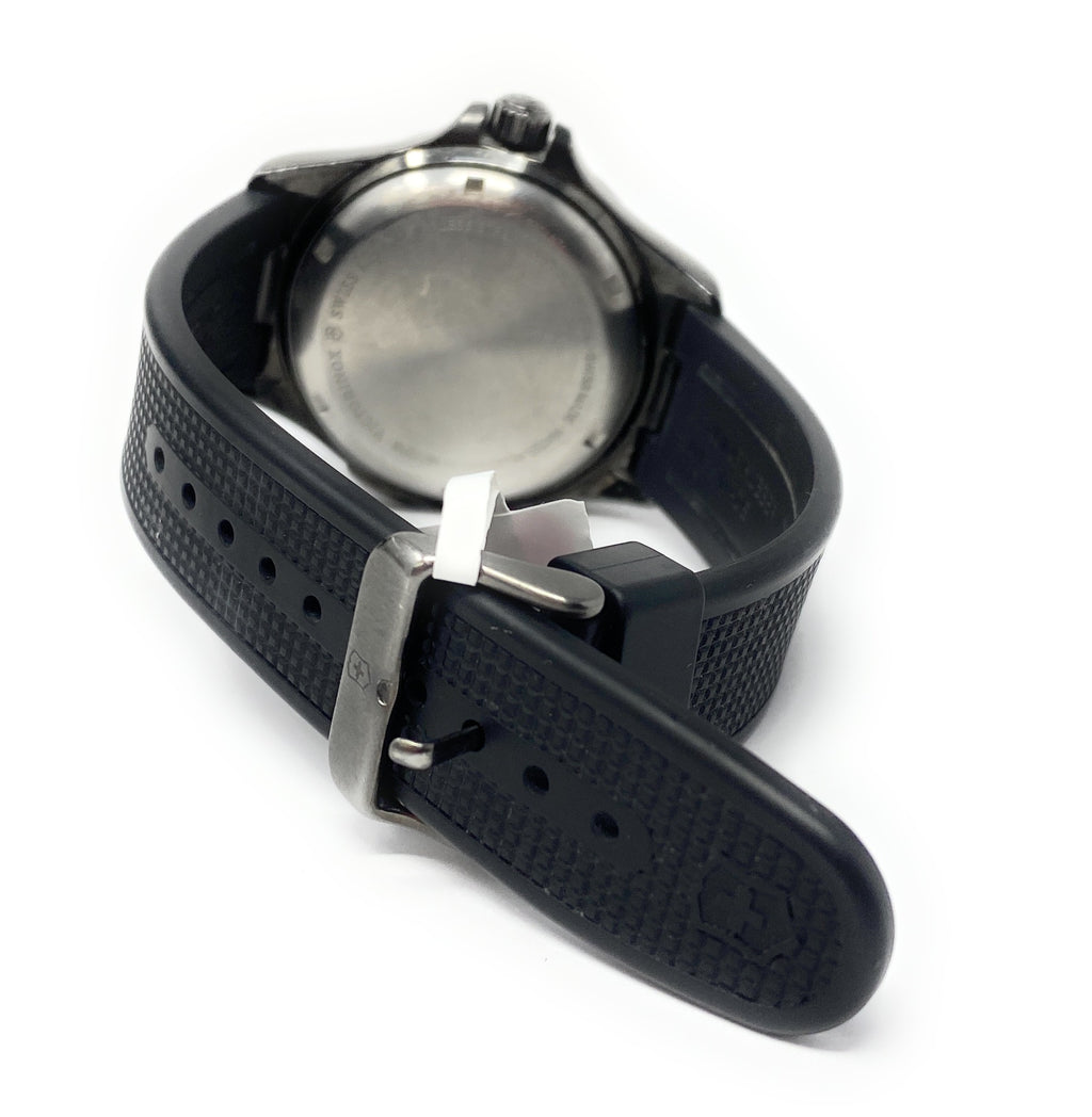 Male Victorinox 241596 MSRP "Wristwatch"
